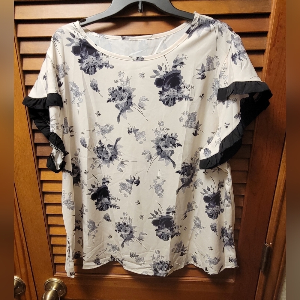 Floral Print Top - Black and White 3xl New